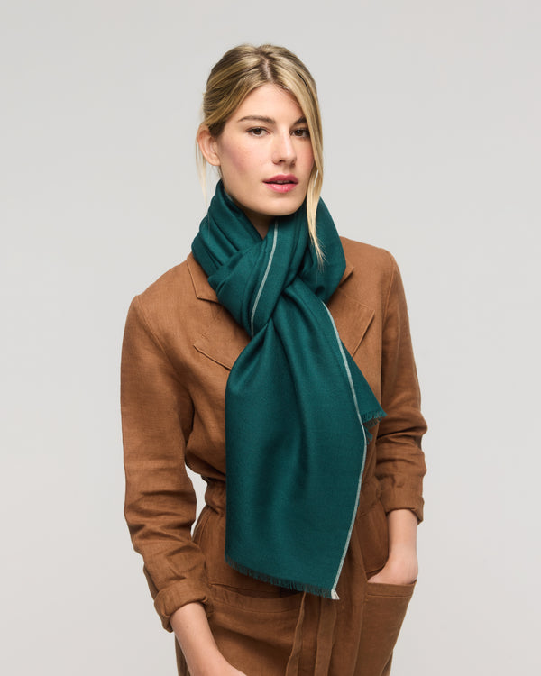 Écharpe en laine mérinos Solstice vert uni – Princesse et Dragon Montréal