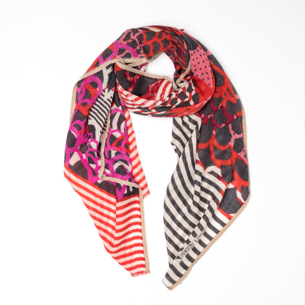 foulard-laine-mérinos-rouge-violet-écharpe-Céleste-relief-chevron-motif-coloré-enroulé
