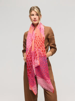 Écharpe en laine mérinos rose à motifs graphiques – Princesse & Dragon Montréal 