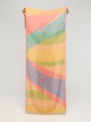  Écharpe en laine mérinos corail à motifs graphiques – Princesse & Dragon Montréal 