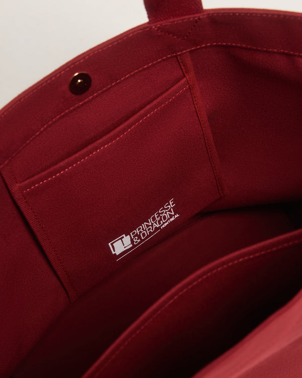 Intérieur du sac de voyage en coton rouge, avec poches de rangement – Princesse & Dragon Montréal