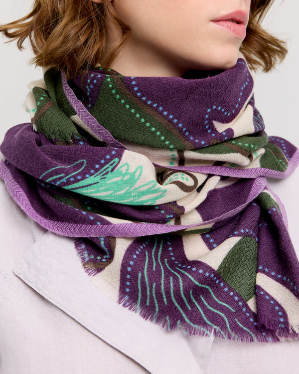 Merino wool scarf with floral pattern, in khaki, violet, and cream, with chevron border and polka dot details on petals, handmade by Princesse & Dragon. Feminine and refined accessory