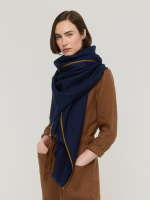 Grande écharpe femme bleu marine 100 % laine mérinos