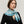Foulard carré en soie et coton bleu ciel à motif floral dessiné au trait, bordure bleu vif, noué au cou, Princesse & Dragon