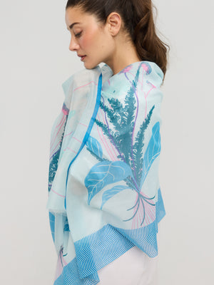 Detail of the blue and pink floral pattern on cotton silk, Princesse & Dragon Montréal