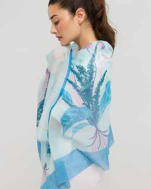 Detail of the blue and pink floral pattern on cotton silk, Princesse & Dragon Montréal