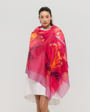 Detail of the red and orange floral print on cotton silk, Princesse & Dragon Montréal