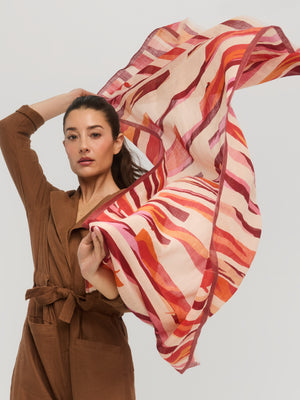 Grand foulard lin coton à motif abstrait rouge et orange, Princesse & Dragon Montréal