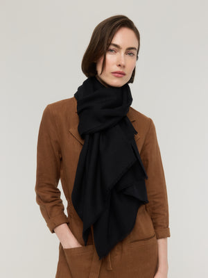Grande écharpe noire unie femme en laine mérinos