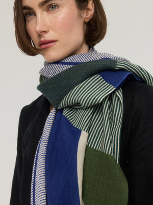 Écharpe femme en laine mérinos bleu et vert à motif géométrique