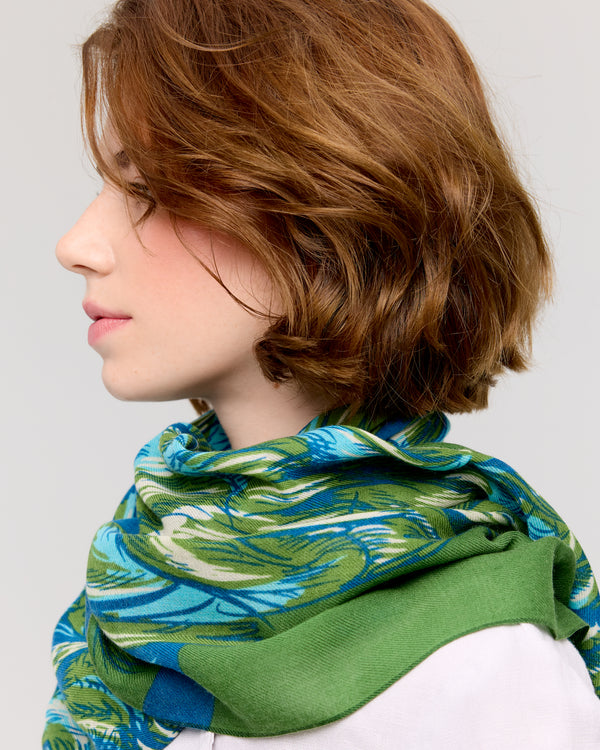 Merino wool scarf featuring an owl design, hand-applied animal pattern in rich green and blue tones, crafted by Princesse & Dragon. Feminine and elegant accessory.