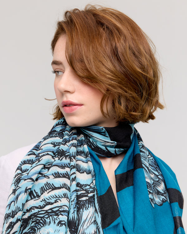 Merino wool scarf with an owl design, hand-applied animal pattern, crafted by Princesse & Dragon. Feminine and sophisticated accessory.