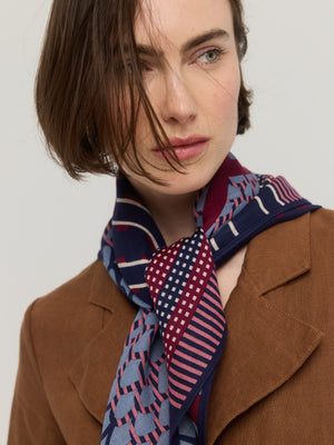 Carré en laine mérinos bleu rose et bordeaux - Entrelacs