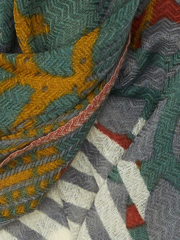 foulard-laine-mérinos-vert-olive-gris-écharpe-relief-chevron-motif-gros-plan