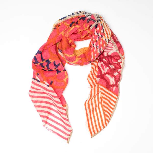 foulard-laine-mérinos-orange-rose-écharpe-Céleste-relief-chevron-motif-coloré-enroulé